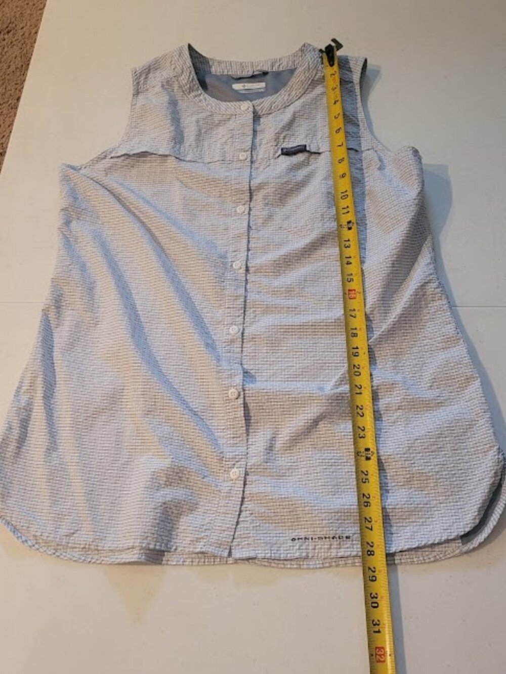 Columbia sleeveless button up omni-shade with hidden breast pockets